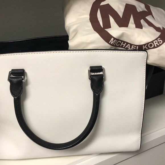 Michael Kors White & Black Purse - Picture 4 of 5